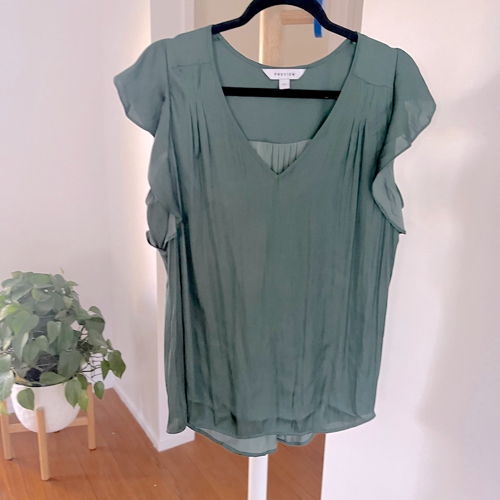 Green V-neck Top - Picture 10 of 10